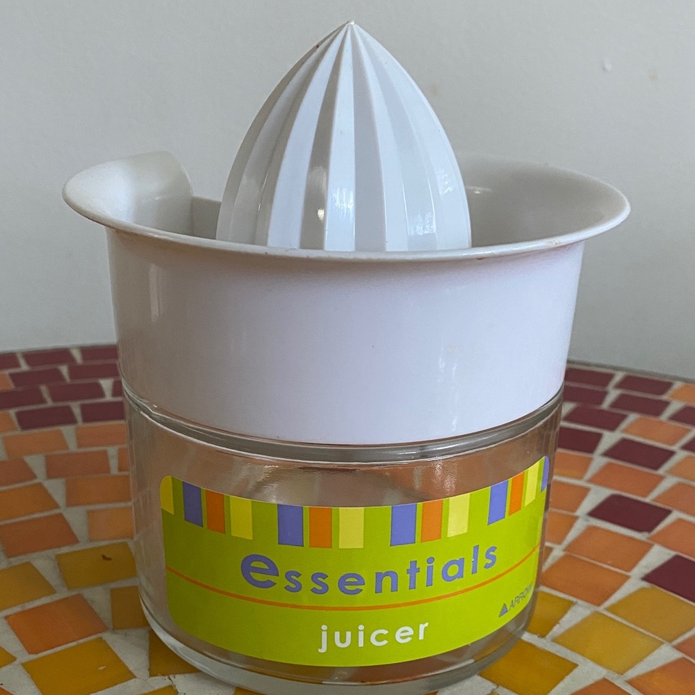 Essentials White Citrus Juicer